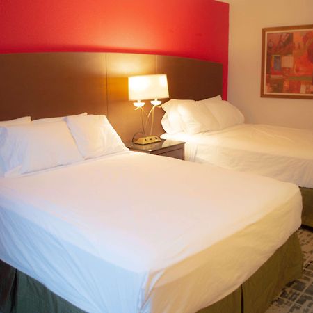 Baymont By Wyndham Ferndale/Royal Oak Hotell Exteriör bild