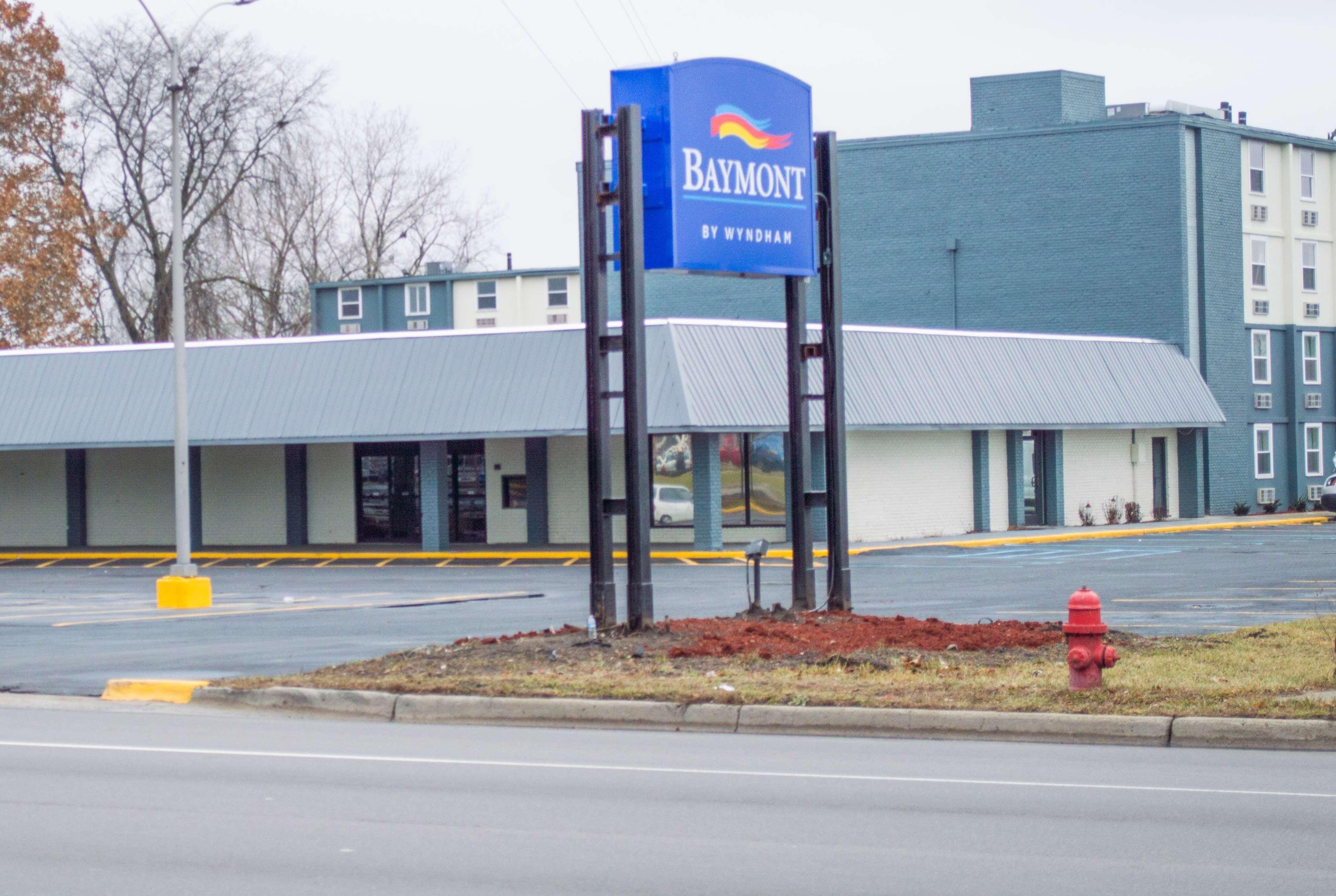 Baymont By Wyndham Ferndale/Royal Oak Hotell Exteriör bild