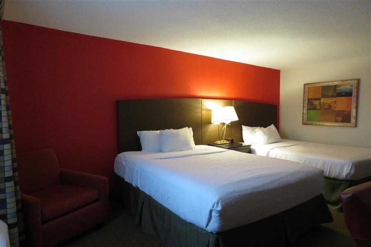 Baymont By Wyndham Ferndale/Royal Oak Hotell Exteriör bild